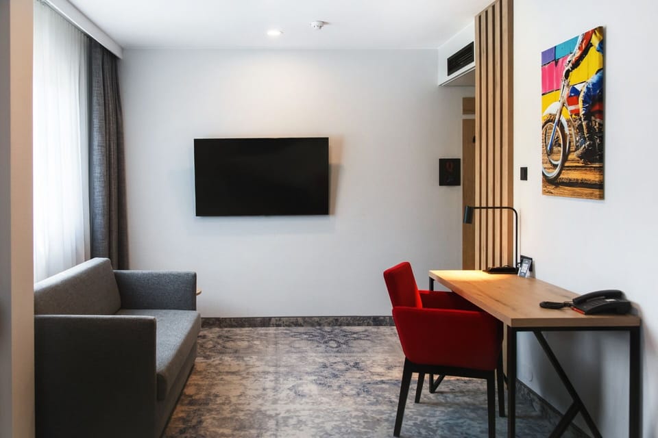Junior Suite | In-room safe, desk, blackout drapes, free WiFi