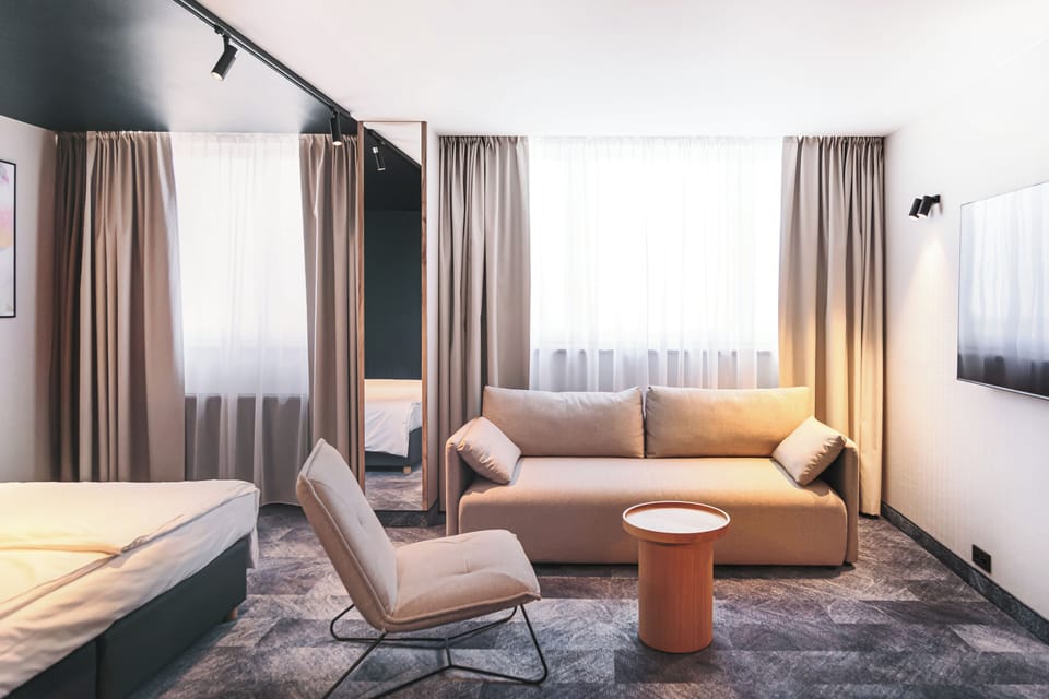 Superior Room, 1 Queen Bed | Hypo-allergenic bedding, desk, free WiFi, bed sheets