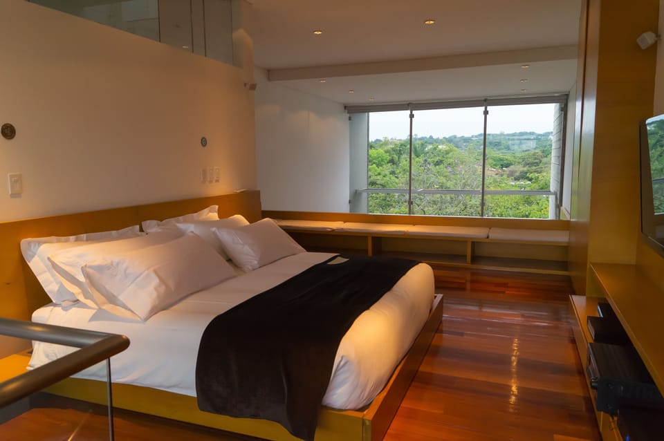 1 bedroom, premium bedding, minibar, in-room safe