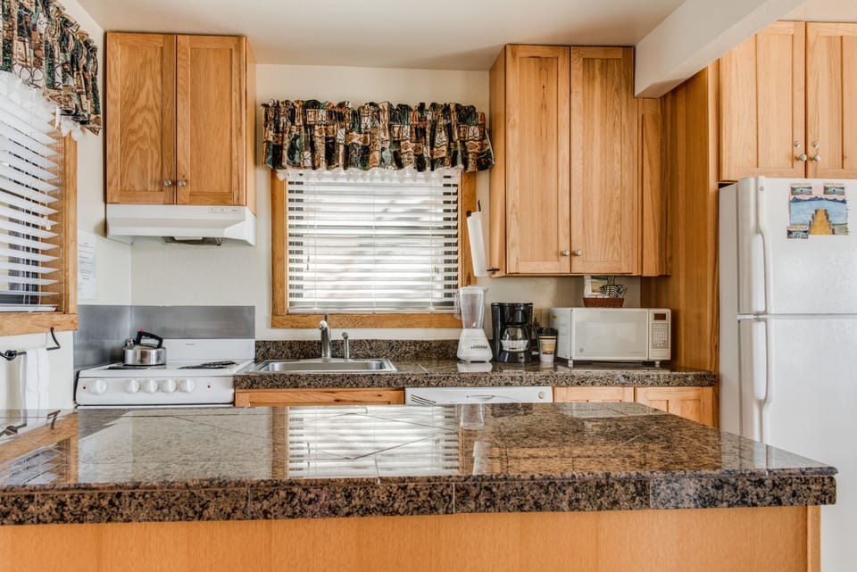 Cabin, 1 Bedroom, Lake View, Beachfront | Private kitchen | Oven, stovetop, coffee/tea maker, cookware/dishes/utensils
