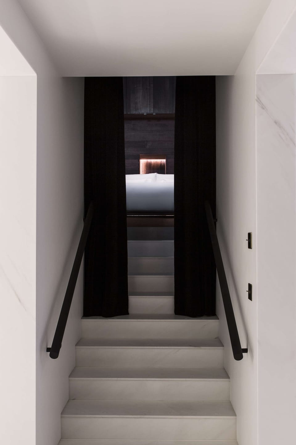 Room (Antony Gormley) | Hypo-allergenic bedding, free minibar items, in-room safe, desk