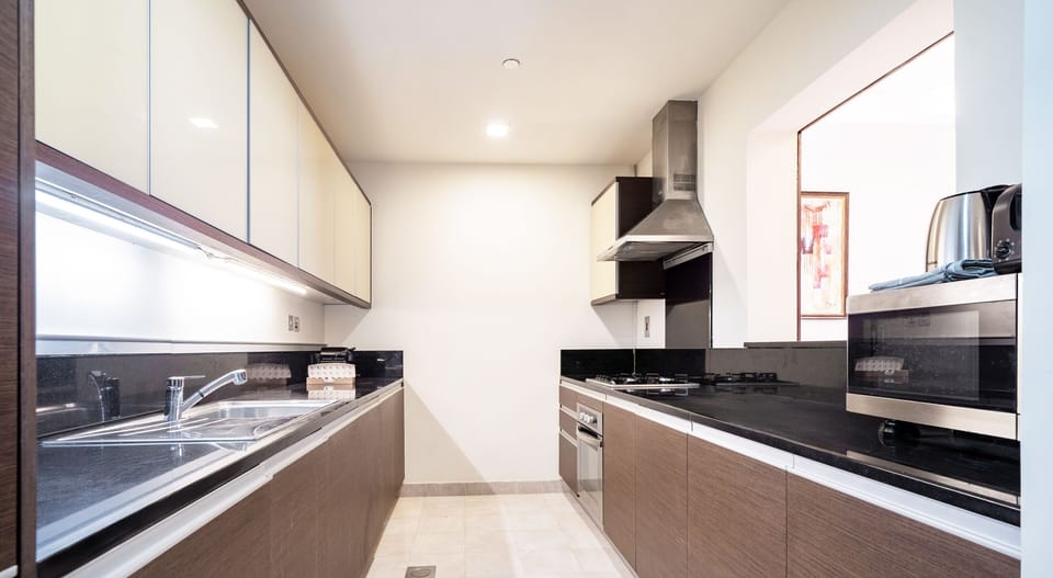 Deluxe Apartment | Private kitchen | Full-size fridge, microwave, oven, dishwasher
