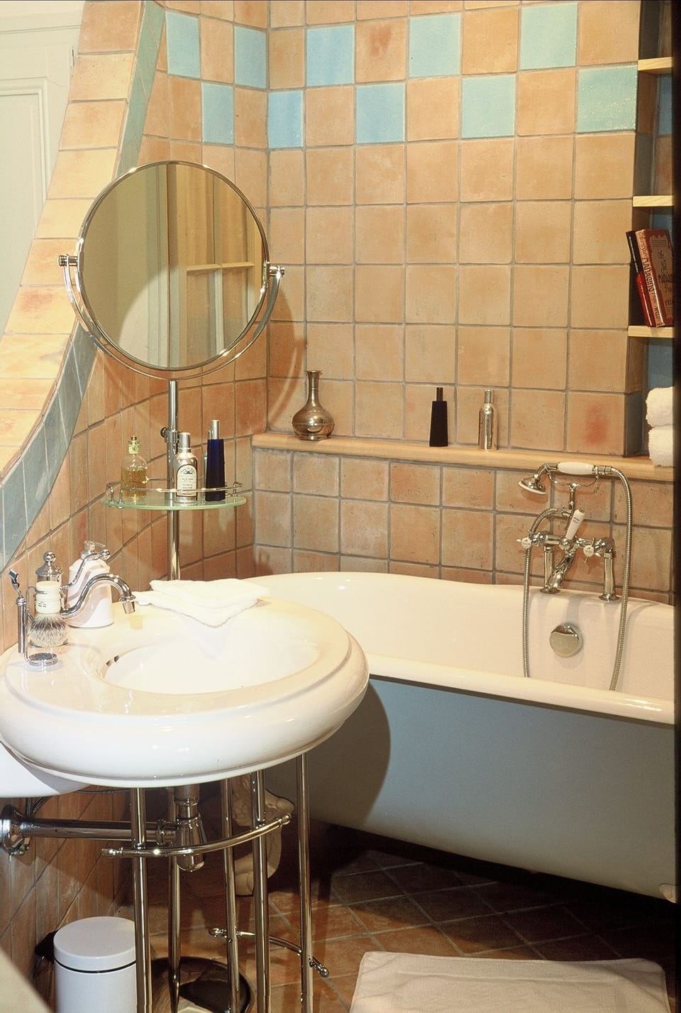 Superior Double Room | Bathroom | Shower, hair dryer, towels