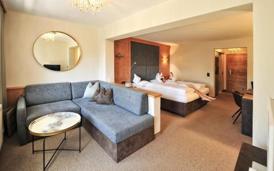 Deluxe Double Room, Balcony | In-room safe, desk, soundproofing, free WiFi