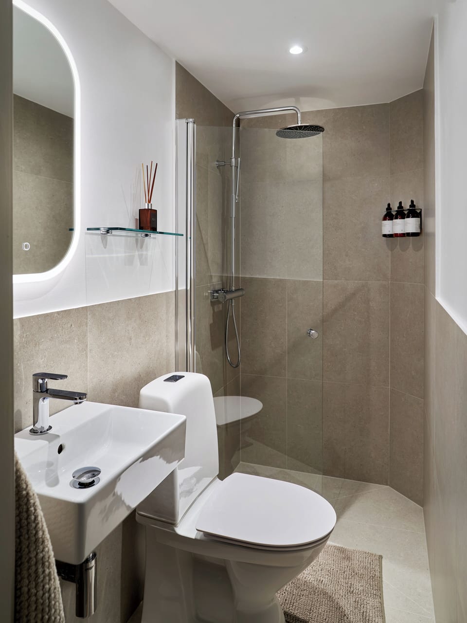 Signature Double or Twin Room, Private Bathroom, Garden View | Bathroom | Shower, rainfall showerhead, hair dryer, bathrobes