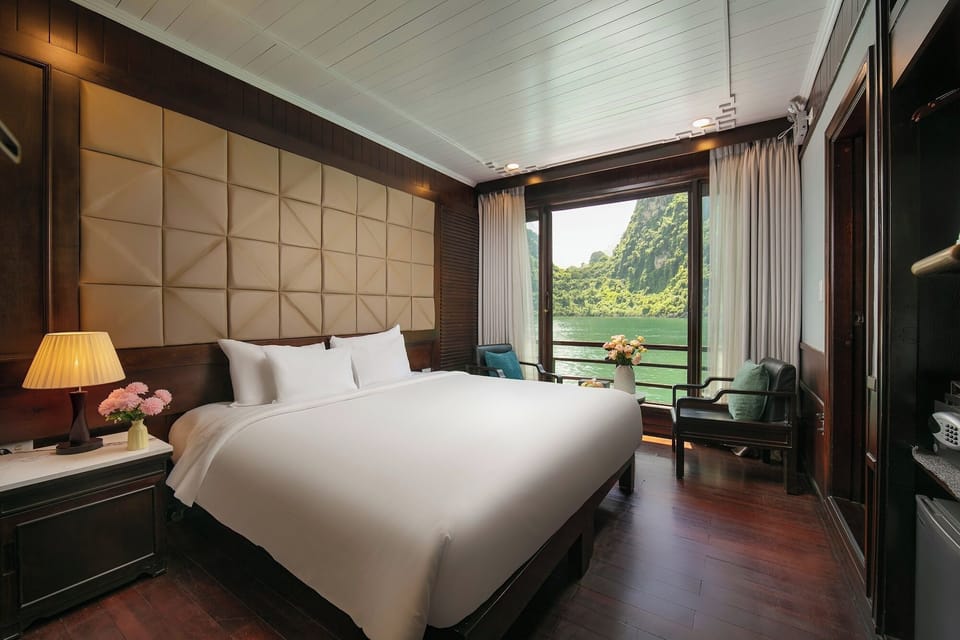 Minibar, free WiFi, bed sheets