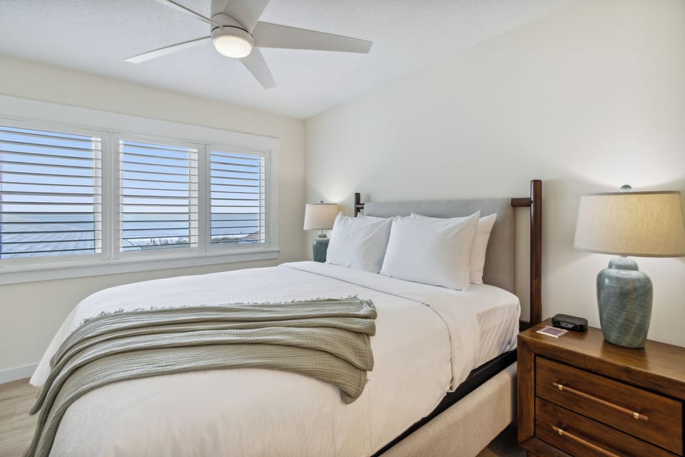 Villa (3rd Floor) | Premium bedding, desk, blackout drapes, iron/ironing board