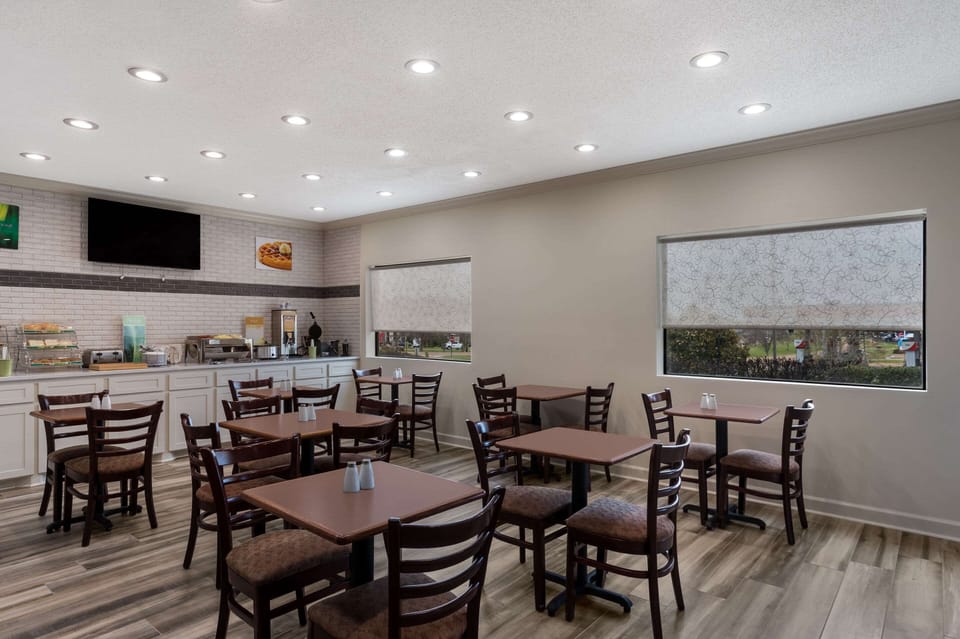 Free buffet breakfast