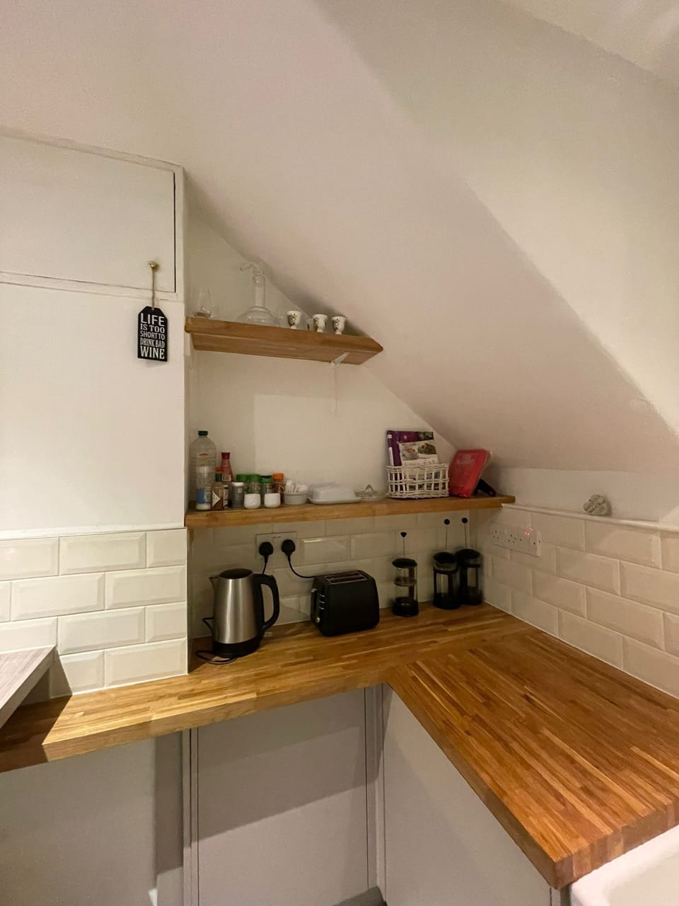 Traditional House | Private kitchen | Fridge, microwave, oven, stovetop