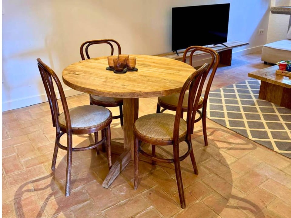 Family Studio Suite, 2 Queen Beds, Pets Allowed | Private kitchen | Espresso maker
