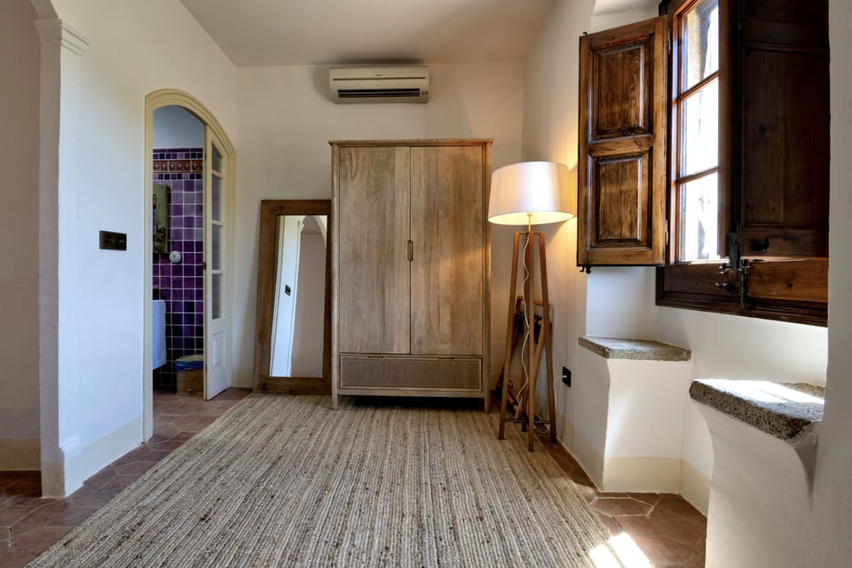 Classic Twin Room, Pool View | In-room dining
