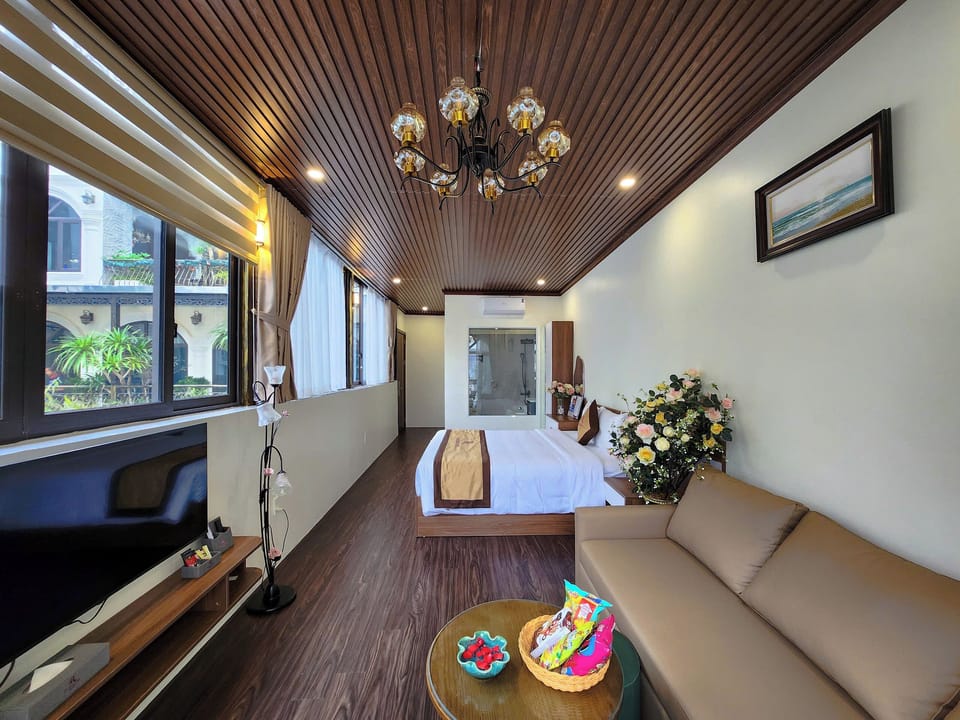 Executive Studio Suite | Free minibar items, in-room safe, desk, blackout drapes
