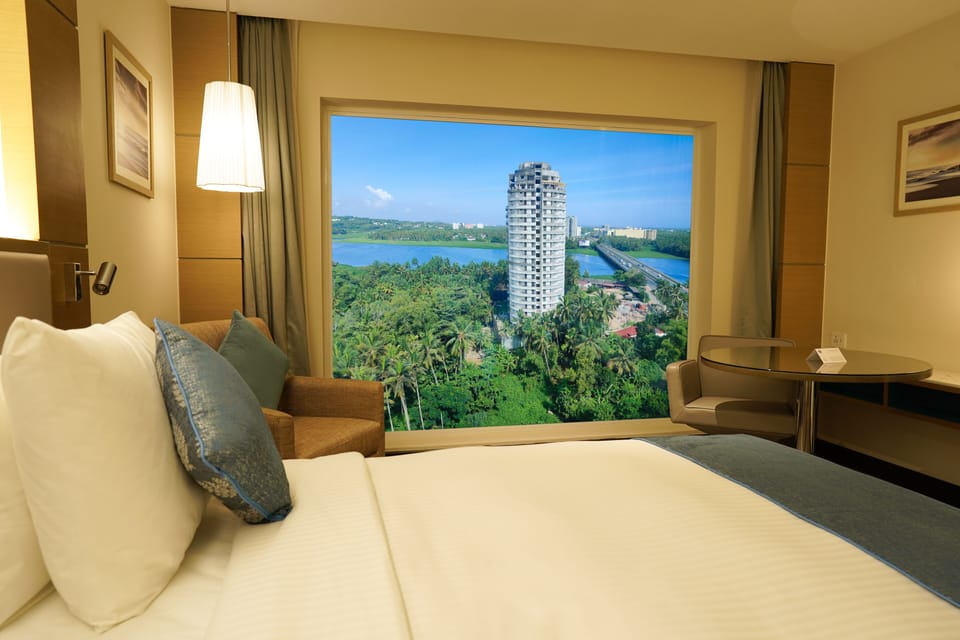 Executive Double Room, Lake View | Minibar, in-room safe, individually furnished, desk