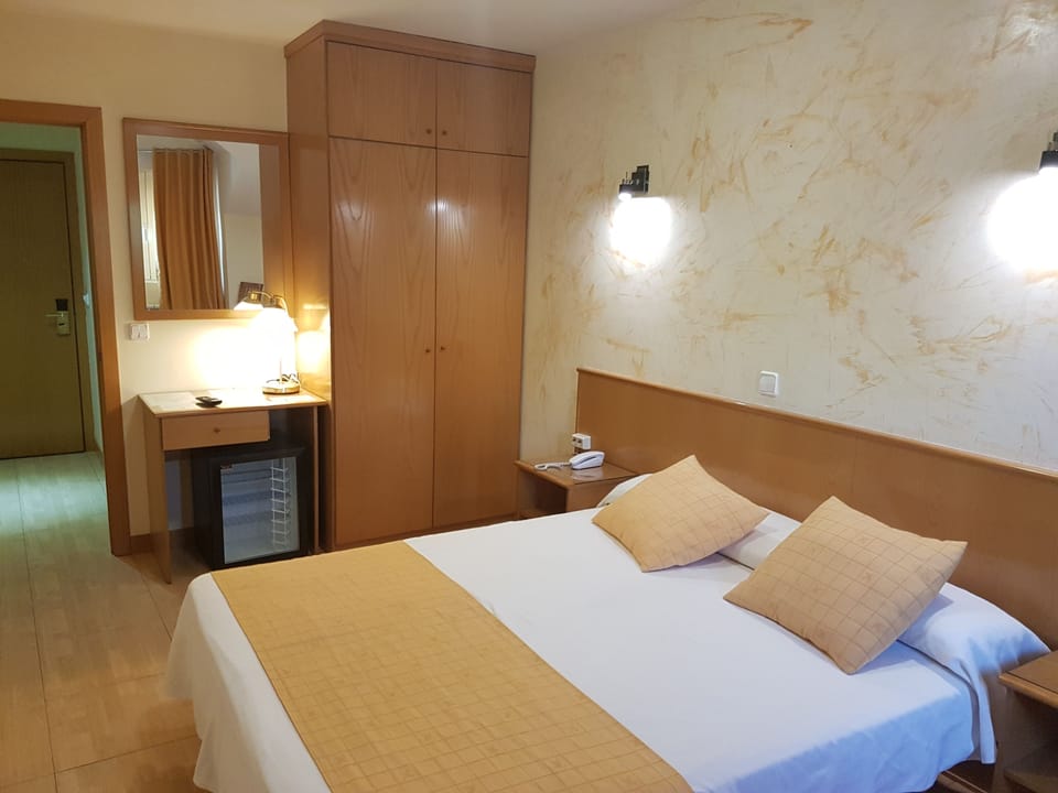 Premium bedding, pillowtop beds, in-room safe, desk
