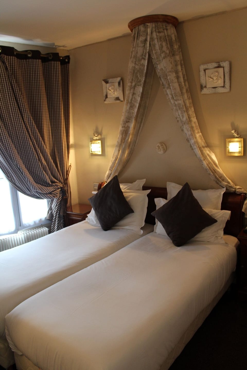Chambre Supérieure lit double ou avec lit jumeaux | Premium bedding, minibar, in-room safe, individually decorated