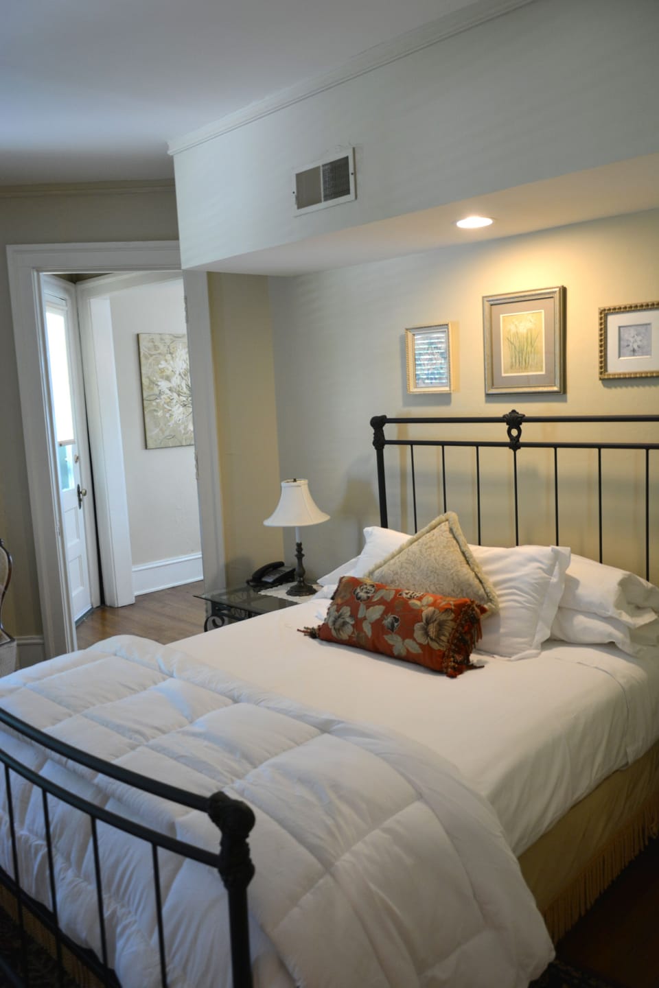 Suite, Non Smoking, Jetted Tub (Orchid) | Individually decorated, individually furnished, iron/ironing board