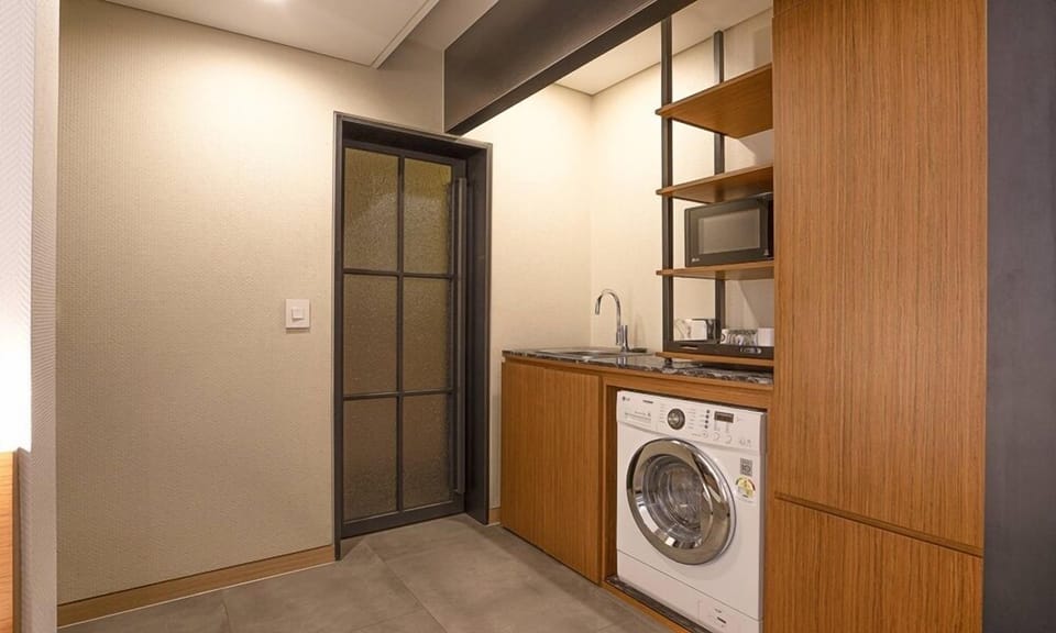 Deluxe Twin Room, Kitchen (Residence) | Private kitchen