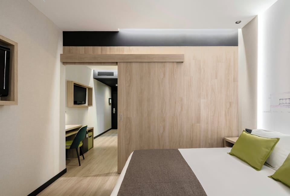 Superior Room | Minibar, in-room safe, desk, blackout drapes