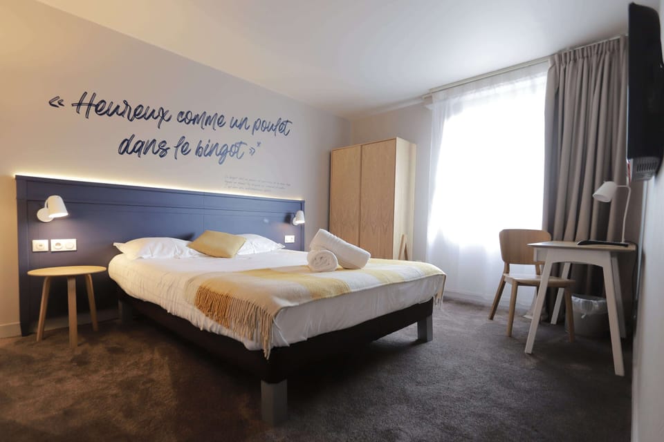 Double Room | Desk, blackout drapes, WiFi (free), individually furnished
