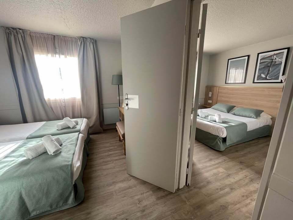 Double Room, Connecting Rooms | Desk, soundproofing, free WiFi, bed sheets