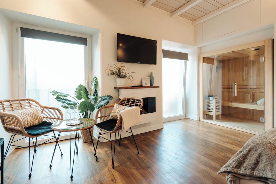 Romantic Studio Suite, Sauna | Down comforters, minibar (some free items), in-room safe