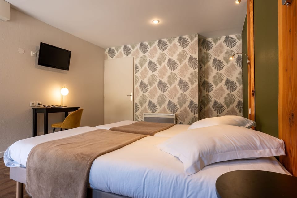 Superior Double Room, 1 Bedroom, Private Bathroom | 1 bedroom, blackout drapes, iron/ironing board, bed sheets