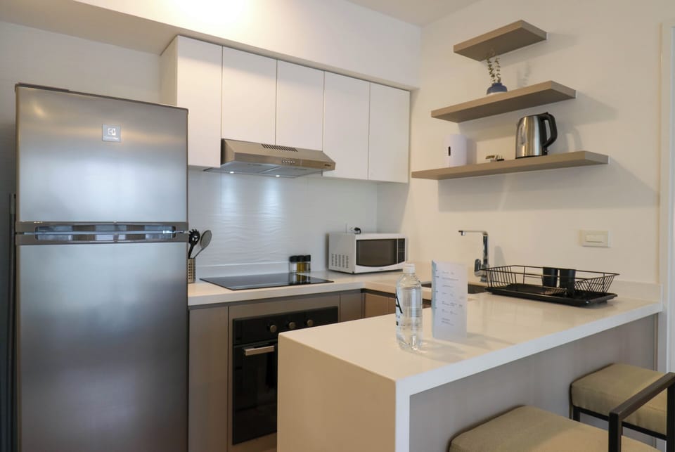 Apartment | Private kitchen | Coffee/tea maker, full-size fridge, microwave, oven