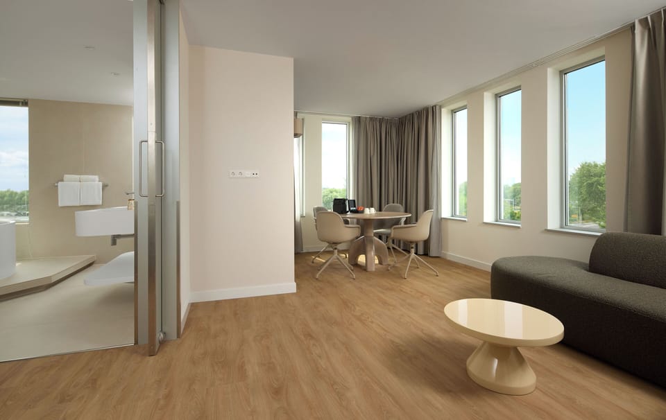 Deluxe Suite (WOW Suite) | In-room safe, desk, laptop workspace, blackout drapes