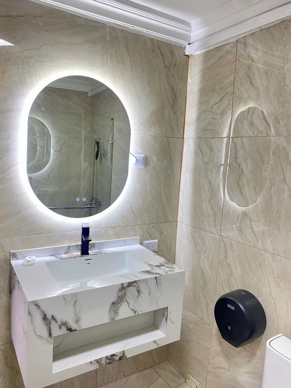 Deluxe Room | Bathroom | Shower, free toiletries, hair dryer, towels