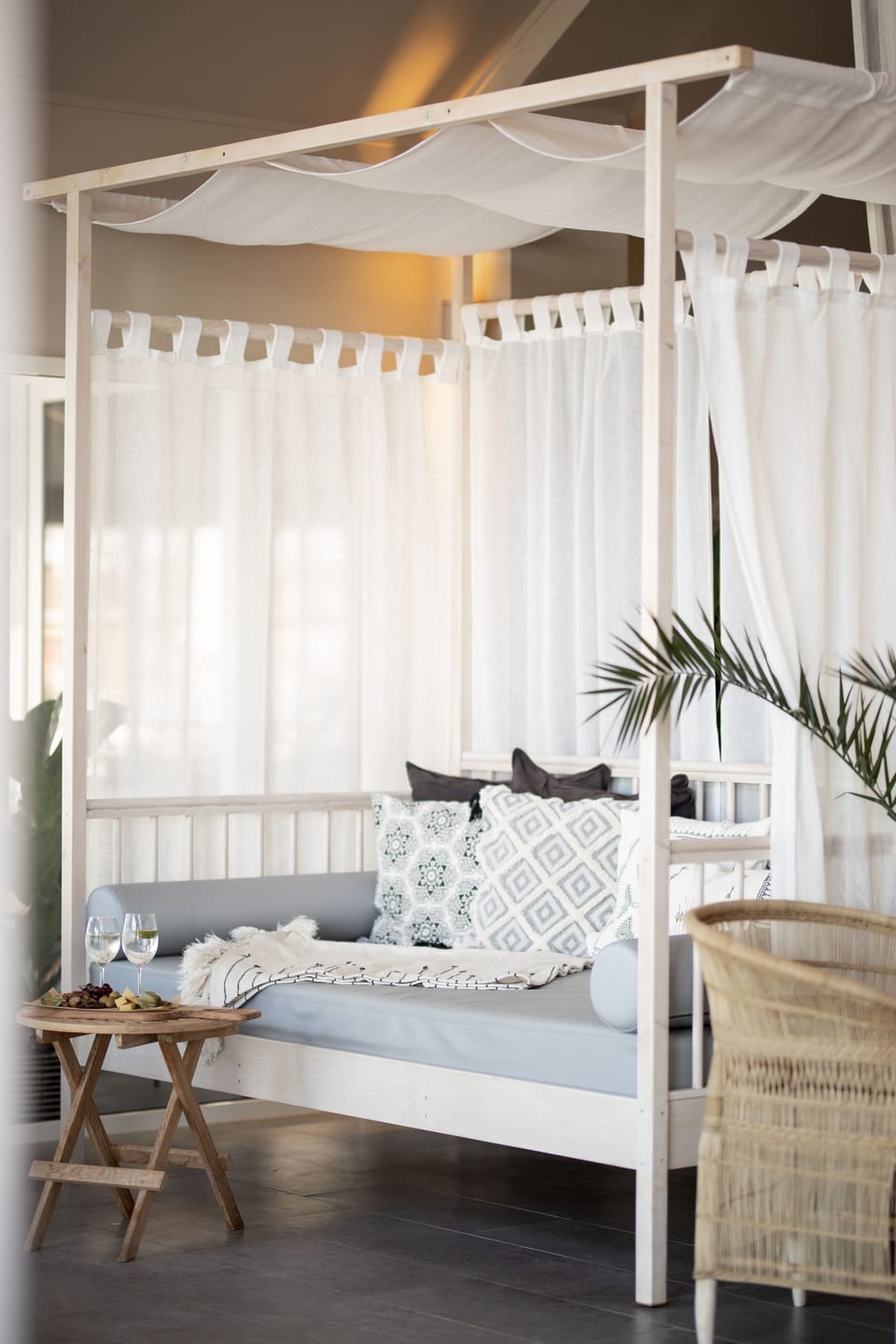 Sauna, hot tub, steam room, body treatments, hot stone massages