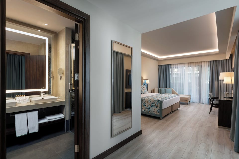 Family Room | Free minibar, in-room safe, free WiFi, bed sheets