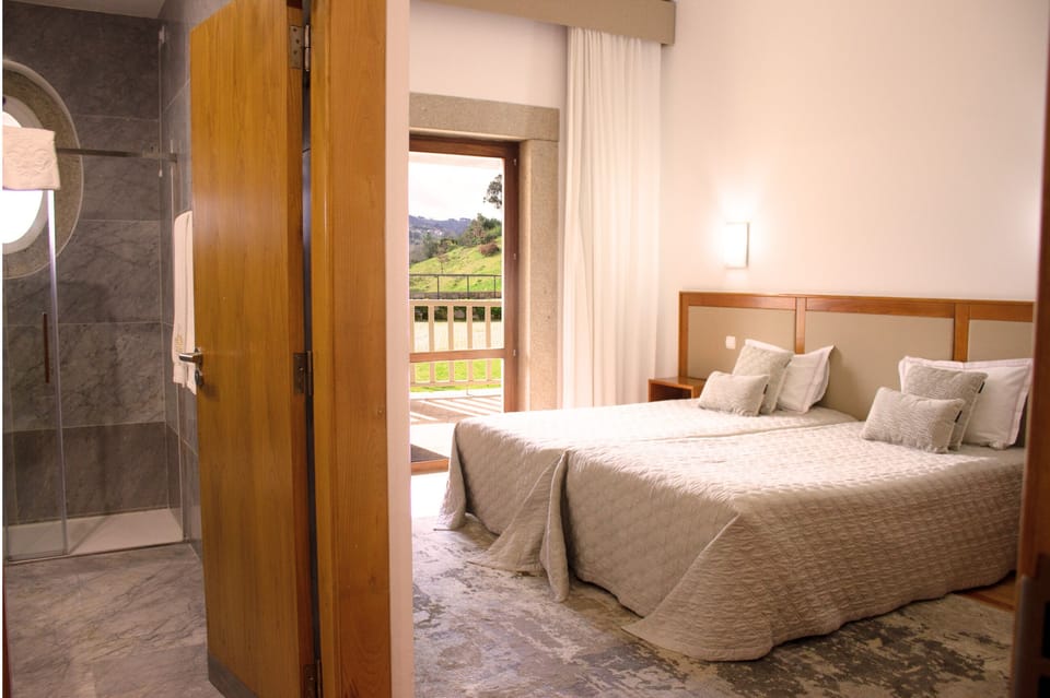Double or Twin Room | Hypo-allergenic bedding, memory foam beds, minibar, in-room safe