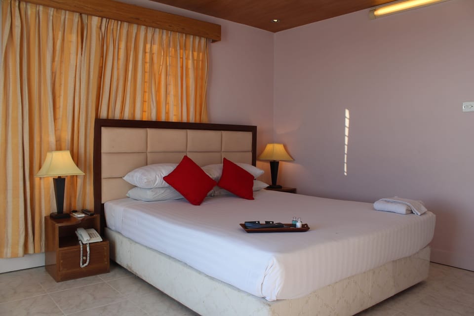 Deluxe Double Room | 1 bedroom, premium bedding, minibar, in-room safe