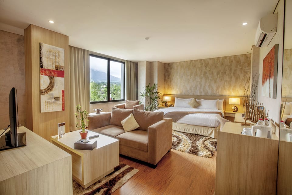 Royal Suite | In-room safe, desk, laptop workspace, free WiFi