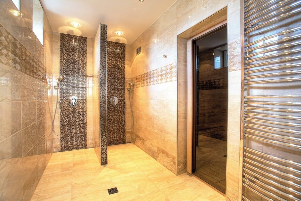 Steam room 