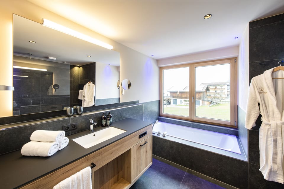 Superior Double Room | Bathroom | Free toiletries, hair dryer, bathrobes, towels