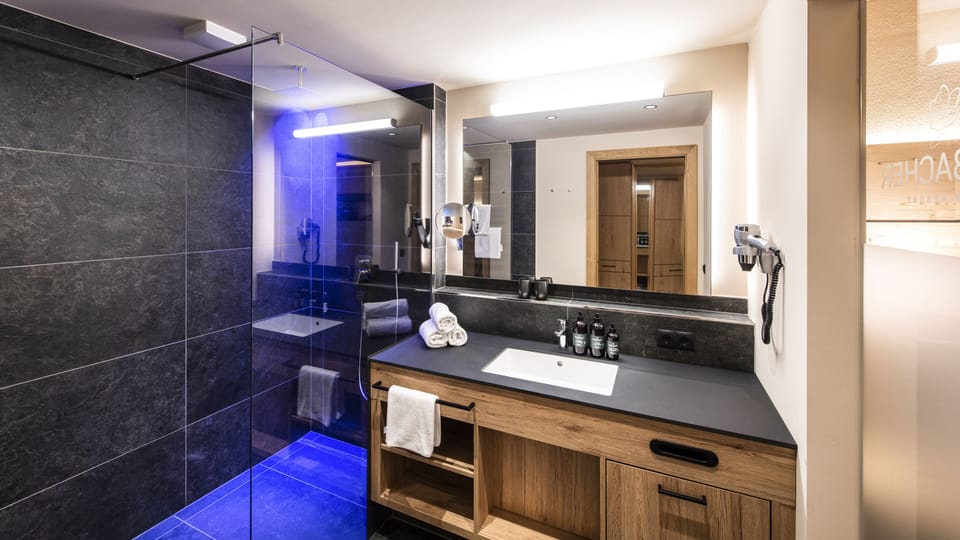 Junior Double Room | In-room safe, desk, soundproofing, bed sheets