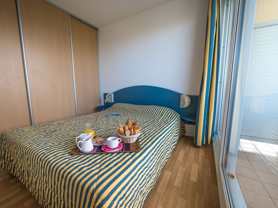 One Bedroom Apartment for 5 persons | Blackout drapes, iron/ironing board (on request), WiFi (free)