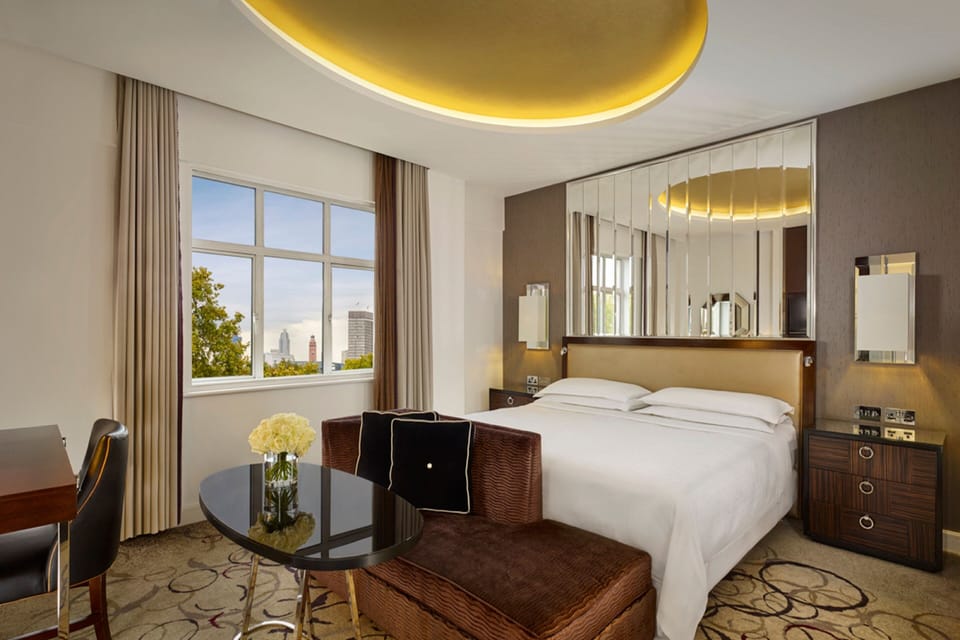 Club Suite, 1 King Bed | 1 bedroom, hypo-allergenic bedding, minibar, in-room safe