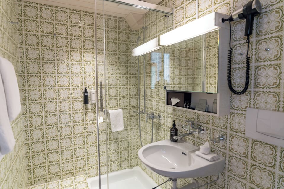 Jungfrau View Double with Balcony & Extra Bed | Bathroom | Free toiletries, hair dryer, towels, soap