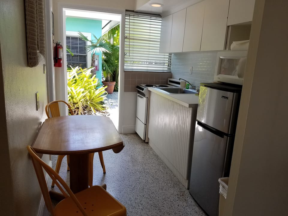 Queen Studio #4, Full Kitchen, Ground Floor, Pool View, Private Bathroom | Private kitchen | Fridge, cleaning supplies