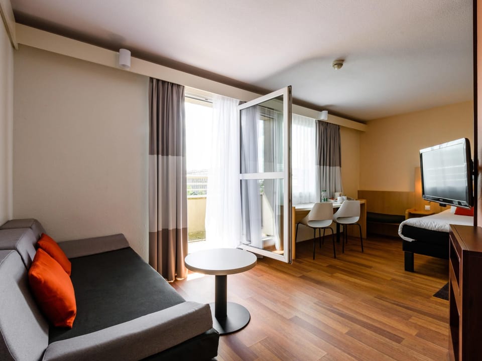 Junior Suite, 1 Double Bed with Sofa bed, Balcony | Desk, iron/ironing board, free WiFi, bed sheets