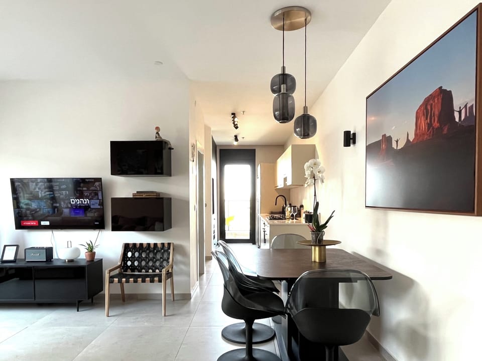 Apartment, 2 Bedrooms, Balcony | Television