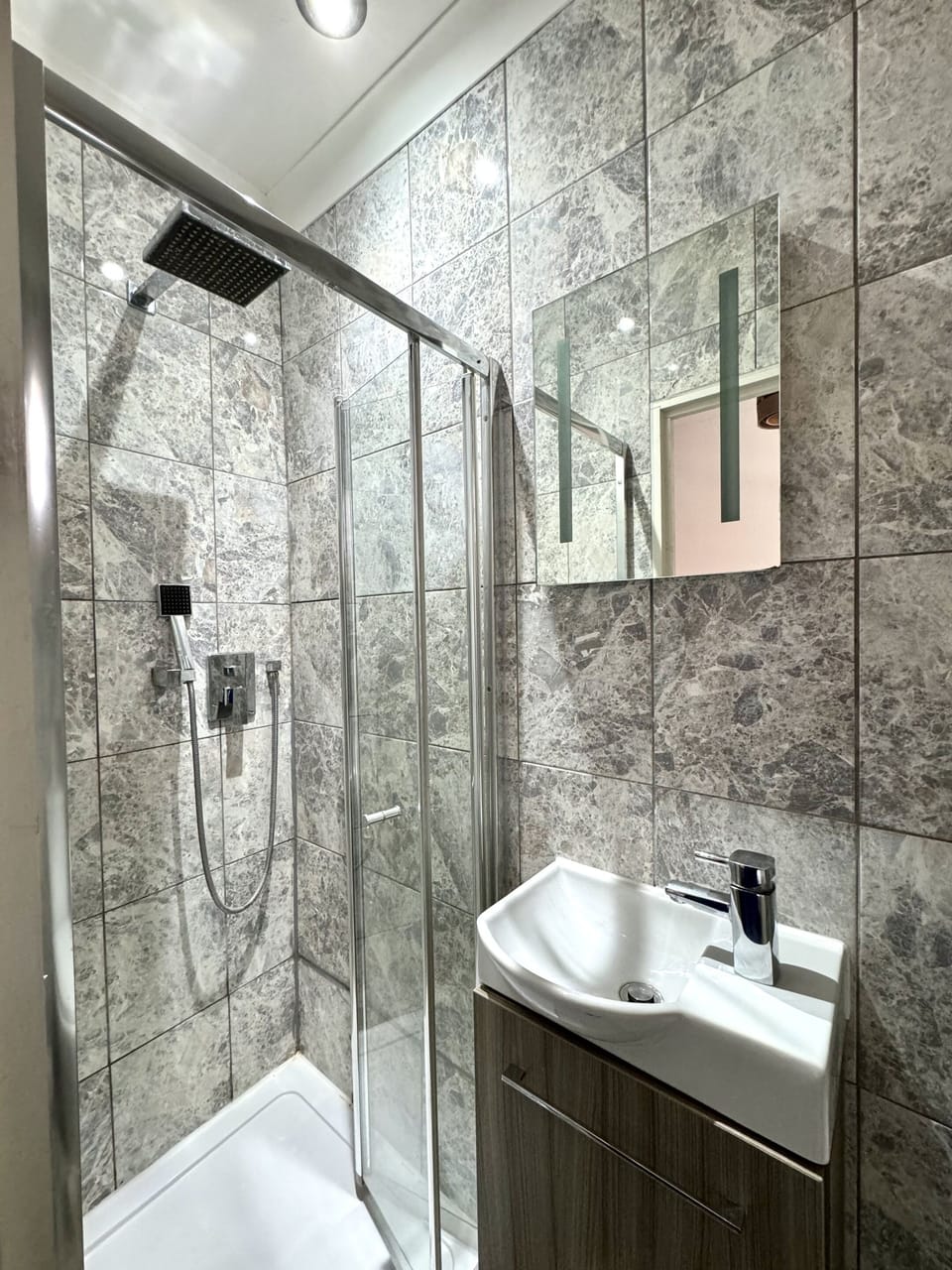 Economy Double Room, Ensuite | Bathroom