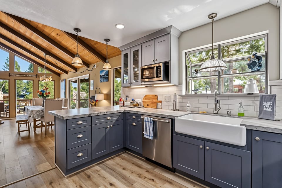House, 4 Bedrooms | Private kitchen | Fridge, coffee/tea maker, toaster, cookware/dishes/utensils
