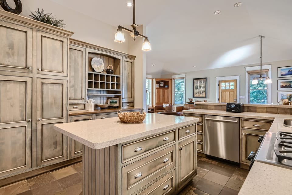 House, 4 Bedrooms | Private kitchen | Coffee/tea maker, fridge, oven, toaster