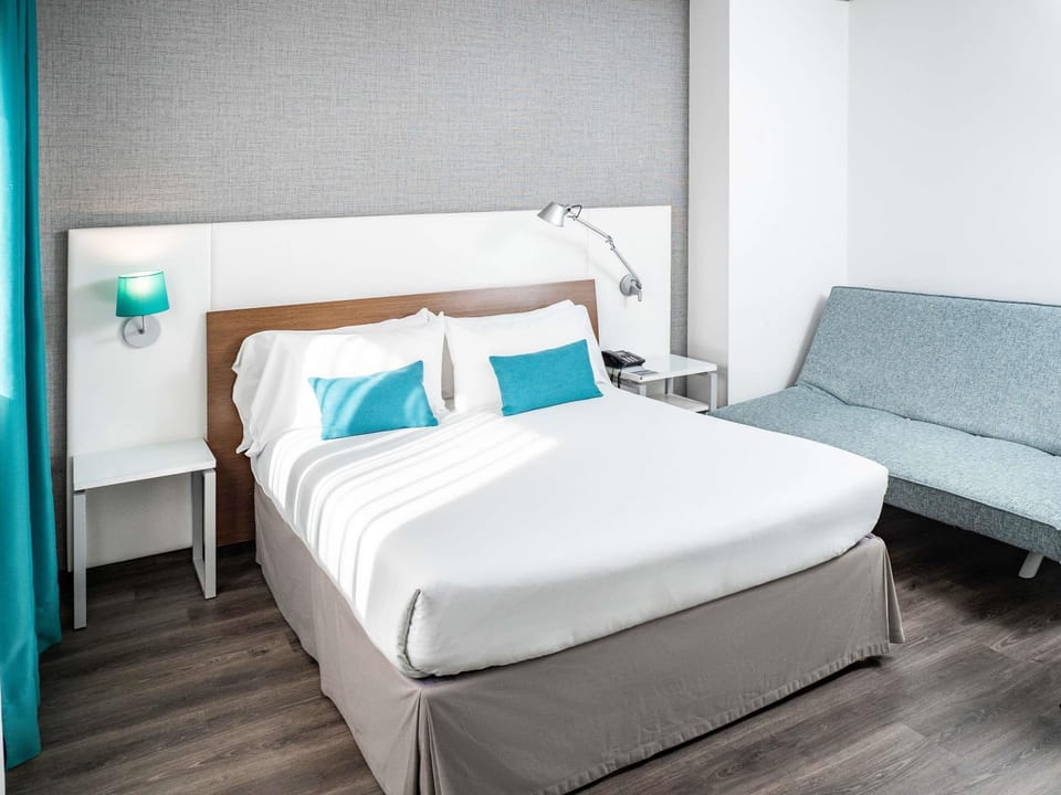 Room, 1 Double Bed | Down comforters, in-room safe, desk, blackout drapes