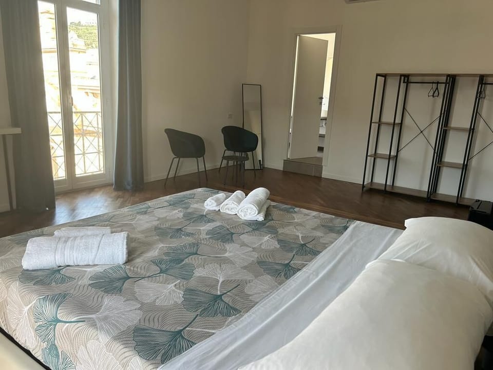 Deluxe Double Room | Soundproofing, WiFi (free), bed sheets