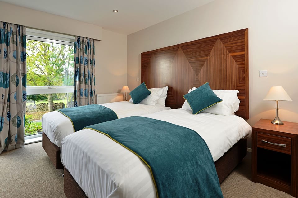 Suite, 1 King Bed, Balcony, Ground Floor | Hypo-allergenic bedding, in-room safe, desk, iron/ironing board