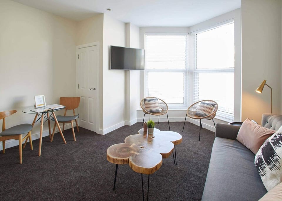House | 2 bedrooms, desk, Internet
